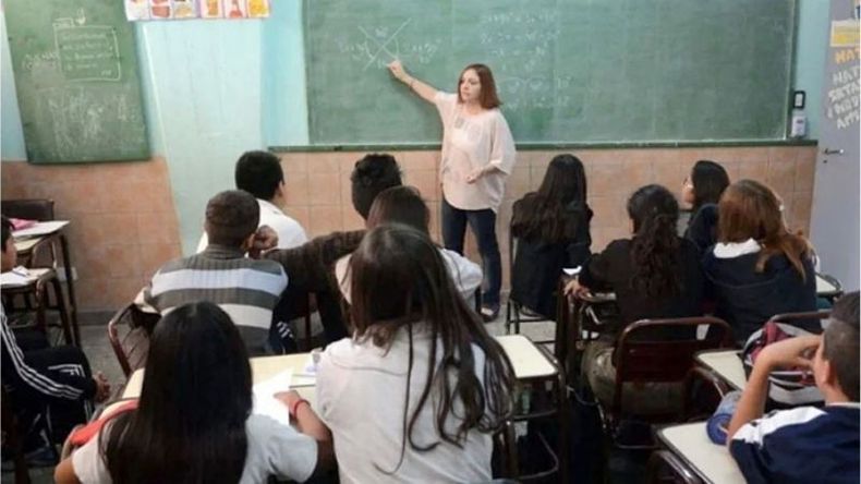 CAMBIO. Se permitirá que los alumnos pasen de año adeudando más materias..
