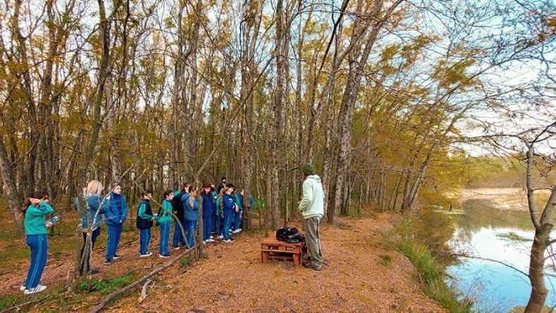 Compartimos una visita guiada por la #ReservaNatural, con alumnos y docentes del Colegio Brown. Fue paseo educativo, guiado por los guardaparques, donde los estudiantes disfrutaron y conocieron acerca de la flora, fauna y la importancia de los humedales en el ecosistema. Pilar Turismo / @PilarTurismo..