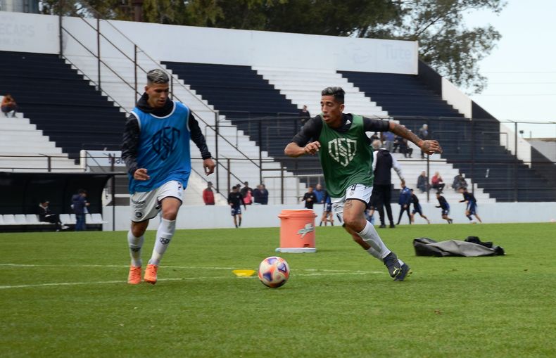 POR LA PELOTA. Hernández y Fittaioli serían titulares, este sábado, en el Barraza.