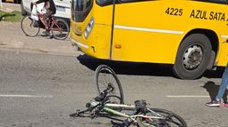La bicicleta de la víctima que fue embestida por una moto. Ocurrió en Ruita 8 y Almirante Brown. La bicicleta de la víctima que fue embestida por una moto. Ocurrió en Ruita 8 y Almirante Brown.