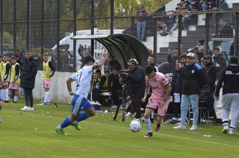 A LA CANCHA. Tras 4 días detenido por un “error” de la policía de CABA, Dylan Vergara volvió a jugar. El delantero ingresó en el segundo tiempo por Enzo Franco.