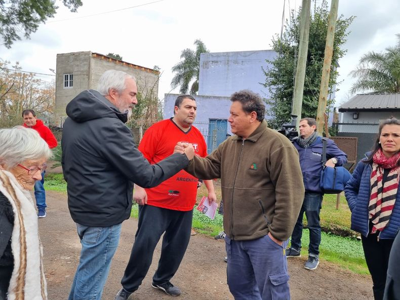 SALUDO. Bodart repartió las propuestas de la izquierda en La Pilarica.
