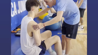 Lucas Giovannetti en La Bombonerita con la Selección Argentina de Básquet.