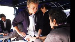 Controles en la plaza. En el marco del Plan Operativo de Reducción de la Mortalidad Materna-Infantil, de la Mujer y del Adolescente, la Secretaría de Salud desarrolló ayer, una reunión de trabajo con referentes del distrito de Pilar y la participación de la referente provincial del PROGEMA. Posteriormente los profesionales atendieron todo tipo de consultas en la plaza 12 de Octubre de Pilar..