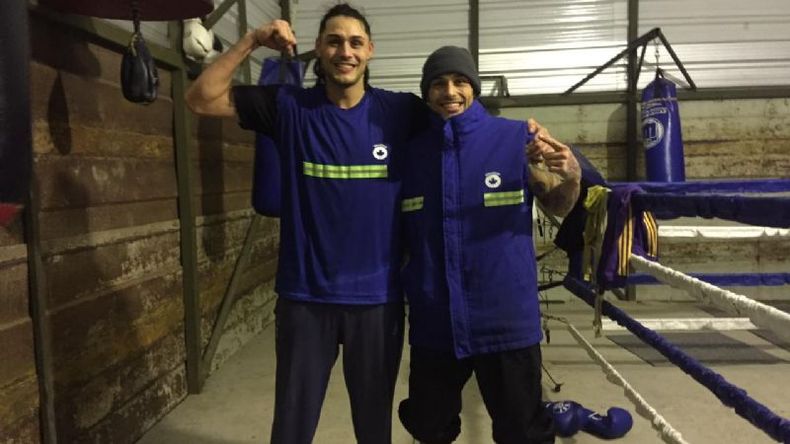 Los hermanos Peralta entrenan juntos en el gimnasio..