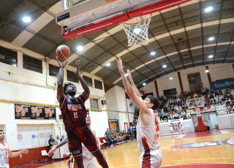 Dishon Lowery, con 17 puntos, fue el goleador en la victoria de Atl&eacute;tico Pilar.&nbsp;