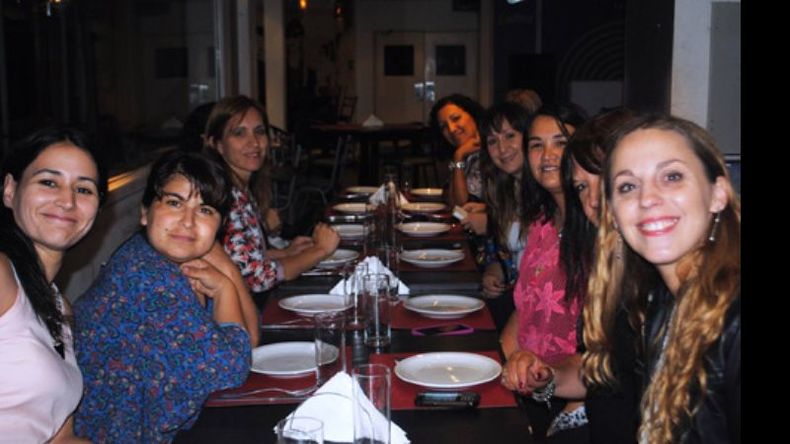 DESPEDIDA DE AÑO. “Así, nos anticipamos a la despedida de este año 2015, los compañeros del Patronato de Liberados, delegación Pilar. ¡¡¡Brindemos por que el 2016 se destaque por más encuentros y menos desencuentros!!! ¡Felicidades!”. El mensaje de Lucia Amico para acompañar esta foto..