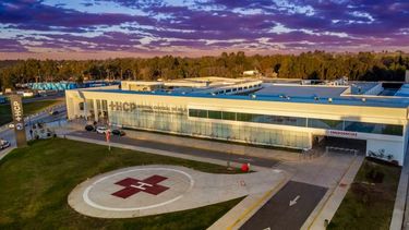 IMPONENTE. Así se ve desde el aire el Nuevo Hospital Central, que funciona con toda su capacidad.