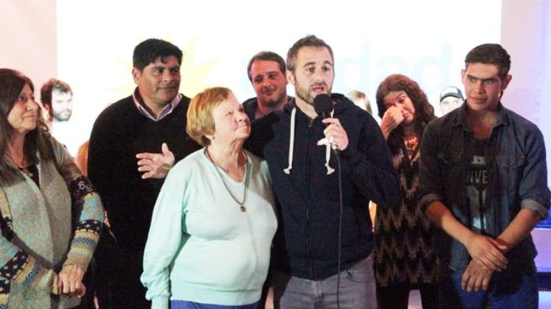 HISTORIAS. Achával, con vecinos que contaron sus problemáticas..