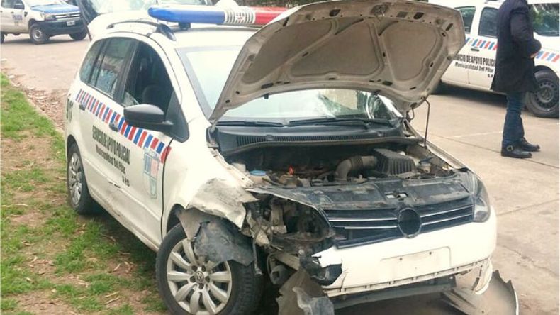 CHOQUE. Así quedó la patrulla del SAP que frenó la huida..