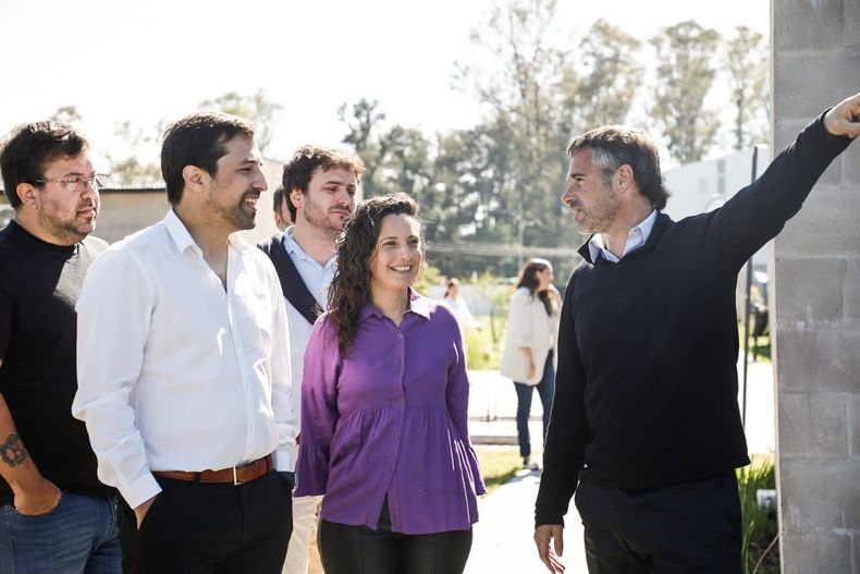 CLUB MUNICIPAL DERQUI. El intendente y el ministro Kreplak durante la actividad de ayer miércoles.