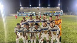 EQUIPO. El once inicial de Metalúrgico que hizo su estreno en el 2026.