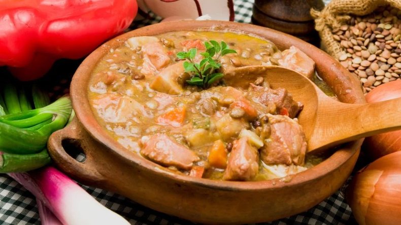 Guiso de lentejas. (cucinare.tv).