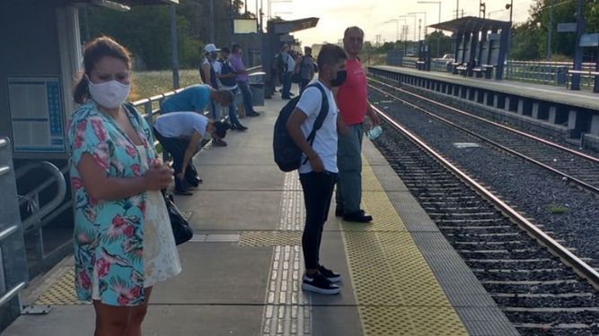 Como siempre, para no perder la costumbre, #trensanmartin tren de 6:55 cancelado y el tren de 7:14 va más lleno. Nico Fernández / @nicofernandez92..