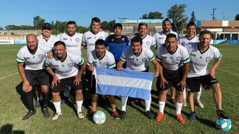 CAMPEONES. El equipo de Real Senior que ganó el torneo de General Rodríguez..