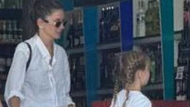 La China junto a Isabella Icardi en un súper chino de Pilar.&nbsp;