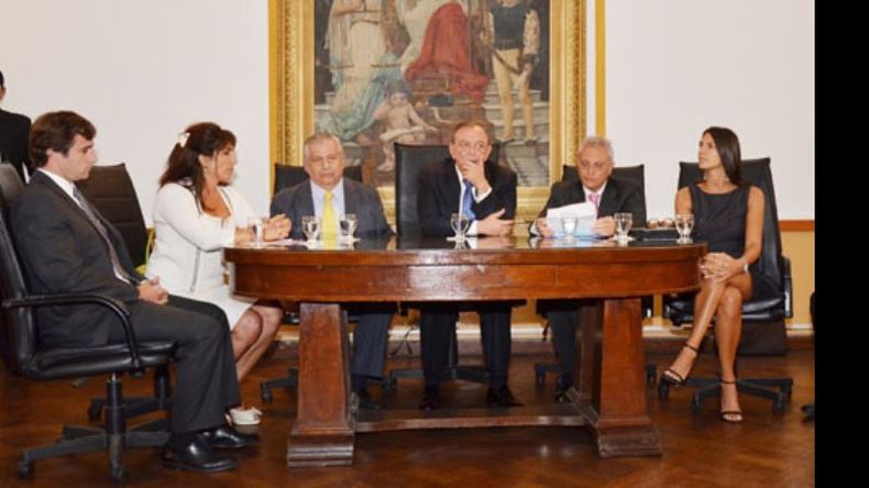 El acto contó con jueces, fiscales y policías..