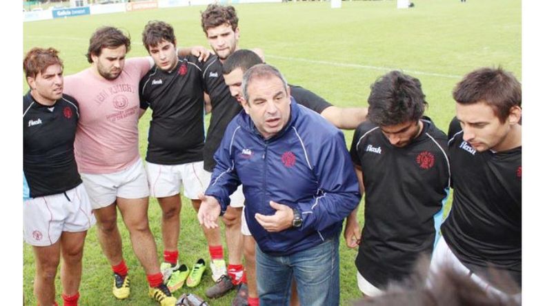 (FOTO: Gustavo Bodenlle). JUEGO. “No buscamos cambios, sino sumar volumen a la filosofía”, destacó Lizzi. .
