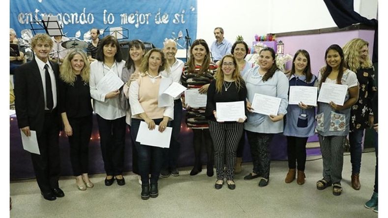 HOMENAJE. Jubiladas y recién llegadas recibieron sus reconocimiento..