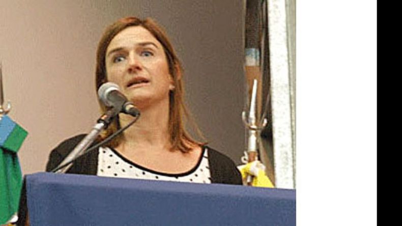 Susana Giambruni durante su premiación en la USAL..