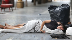 MÁS QUE NÚMEROS. Se sumaron 3,5 millones de pobres y 2 millones de indigentes.
