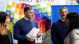El intendente Federico Achával y el secretario de Gobierno Santiago Laurent entregaron los certificados a quienes finalizaron los estudios primarios en el programa FinEs.