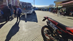 RESTRICCIÓN. Los servicios sigue reducidos y hay largas esperas en Pilar. &nbsp; &nbsp;