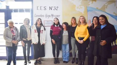 La Escuela Secundaria Nº 32 de #Lagomarsino se llamará desde hoy Comodoro Hugo Meisner, en reconocimiento al militar pilarense que falleció en combate durante la guerra por las Islas Malvinas. Junto a la familia Meisner, la comunidad educativa reconoció el valor del piloto; un ejercicio fundamental para seguir fortaleciendo el compromiso y amor por nuestro país. ¡Felicitaciones! Educación Pilar.