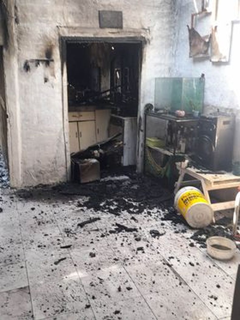 Las pérdidas materiales de la vivienda incendiada fueron casi totales.&nbsp;