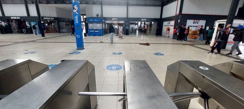 Che, la estación de Retiro hoy está llena de basura, qué onda? Juan Manuel Llane.