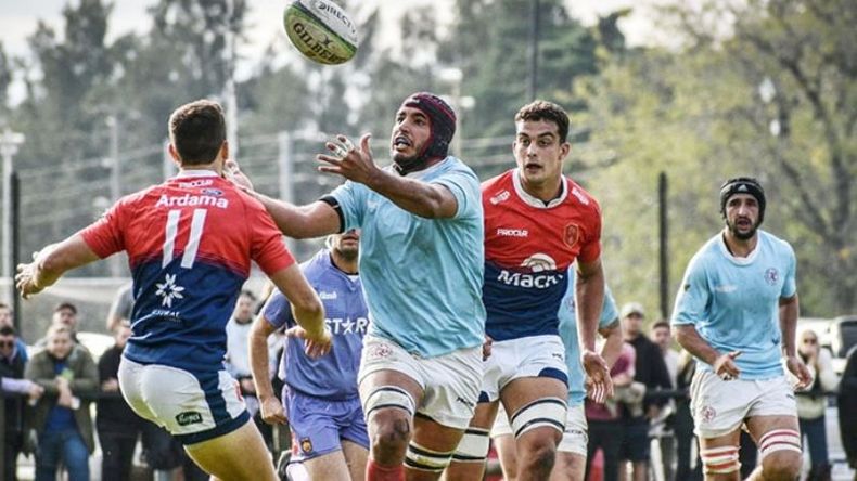 DUELO. Sanpa y Depo, un clásico que volvió a disfrutarse con ambas hinchadas. Foto: @alemaruriPh Prensa San Patricio. .