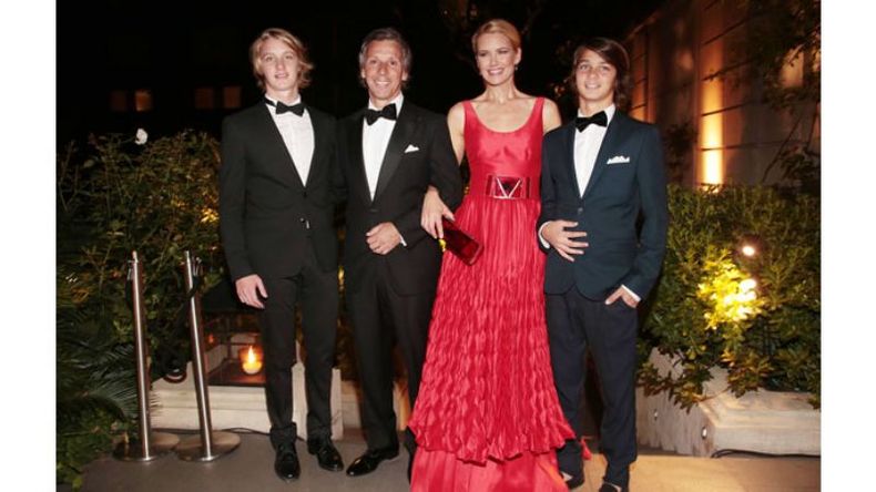 Anfitriones. Valeria Mazza y Alejandro Gravier, junto a sus hijos. (Infobae).