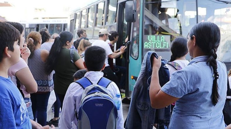 SUBÍ QUE TE LLEVO. La boleto estudiantil, más cerca del vecino. .