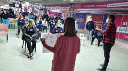 Hoy realizamos capacitación en el Vacunatorio Km 46 sobre TEA, buenas prácticas y uso de pictogramas con apoyo visual. Trabajando en protocolos para asistir a jóvenes con diversidad neurosensorial que estarán recibiendo la vacuna. Estado Presente. TABARÉ FERNÁNDEZ BERNENGO / @tabarefernandez..