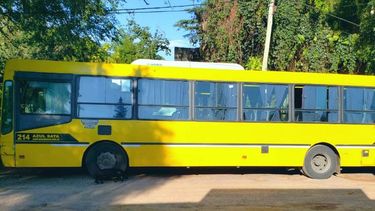 Choque entre un colectivo y un auto