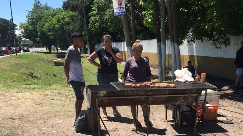 Los choripanes dijeron presente en La Lonja..
