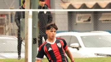 PELOTA. Jorge Sosa buscará junto a sus compañeros defender el título logrado por el club en 2025.