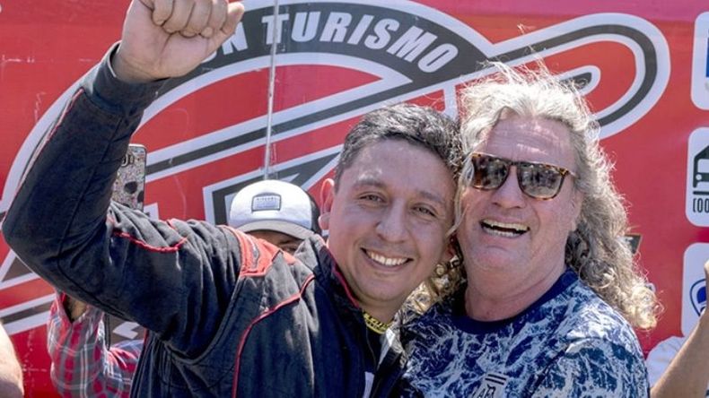 CONSAGRADOS. Leiva y D’Amato a pura sonrisa tras coronarse en La Plata..