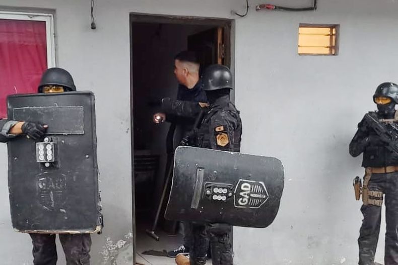 El delincuente fue apresado en un allanamiento realizado en un departamento de la calle Fragata Heroína al 1.400.