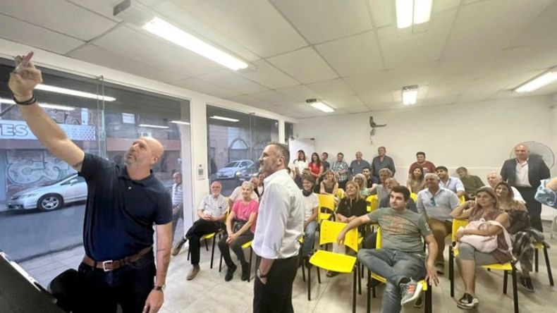 SELFIE. Wolff pasó por el espacio de Antonietti en Pilar..