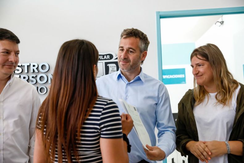 RECORRIDA. Achával estuvo en la nueva oficina de San Alejo. &nbsp;