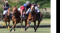 (Matías Callejo - AAP). ACCIÓN. El ganador de Coronel Súarez-Los Machitos enfrentará en semis a Alegría..