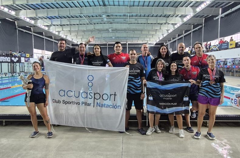OPEN. El equipo de Acuasport, tras competir en Parque Roca.