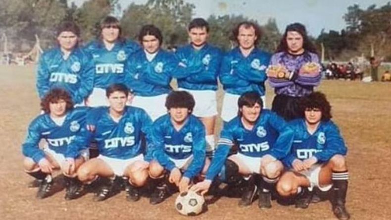 CAMPEONES 1991. Unas de las formaciones de Flecha. Arriba: “Pinino” Ferreira, Joaquín Largo, José Rivarola, “Tachuela” Zúccaro, Jorge Stivens y Juan Funes. Abajo: Mario “Capi” Aguilar, Gustavo Bottarelli, Fabián Díaz, Miguel Coronel y Hugo Astudillo..