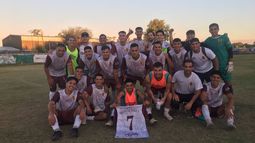 FELICIDAD. Los jugadores de Monterrey festejan la goleada y la vuelta a la cima. FELICIDAD. Los jugadores de Monterrey festejan la goleada y la vuelta a la cima.