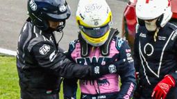 La asistencia a Franco Colapinto luego del choque en el Sprint de Interlagos. La asistencia a Franco Colapinto luego del choque en el Sprint de Interlagos.