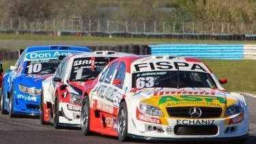 TRENCITO. Rossi y Azar no se despegan del líder Girolami (@topraceok).