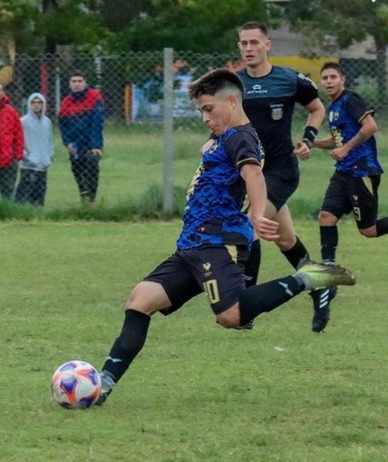 Maxi Ballester no pudo lucir su conducción ofensiva ante la táctica del rival.