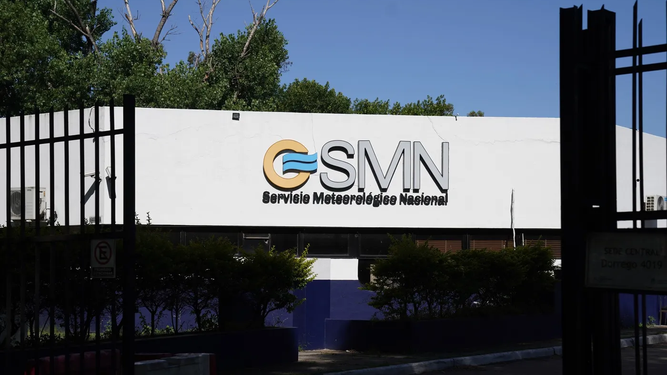 Trabajadores del SMN denuncian 240 despidos y advierten por el impacto en el servicio.