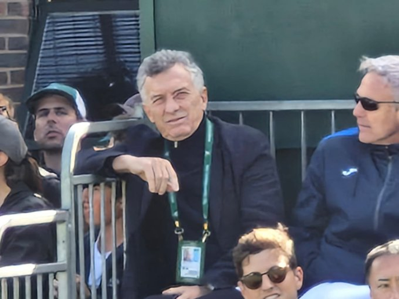 Tras la divisi&oacute;n del Pro, Mauricio Macri vol&oacute; para relajarse en el Torneo de Wimbledon.